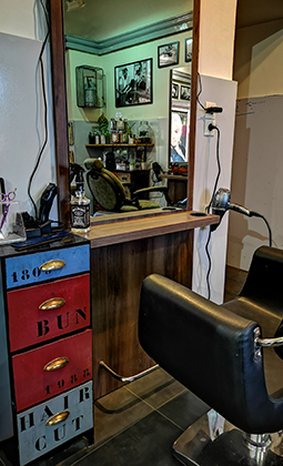 salon de coiffure au style vintage à Sommières (30)